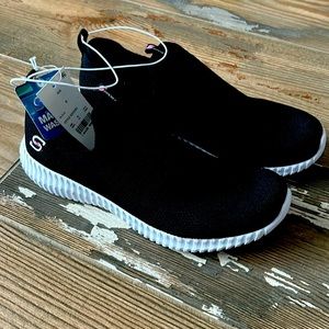 NWT Sketchers - Women’s 8